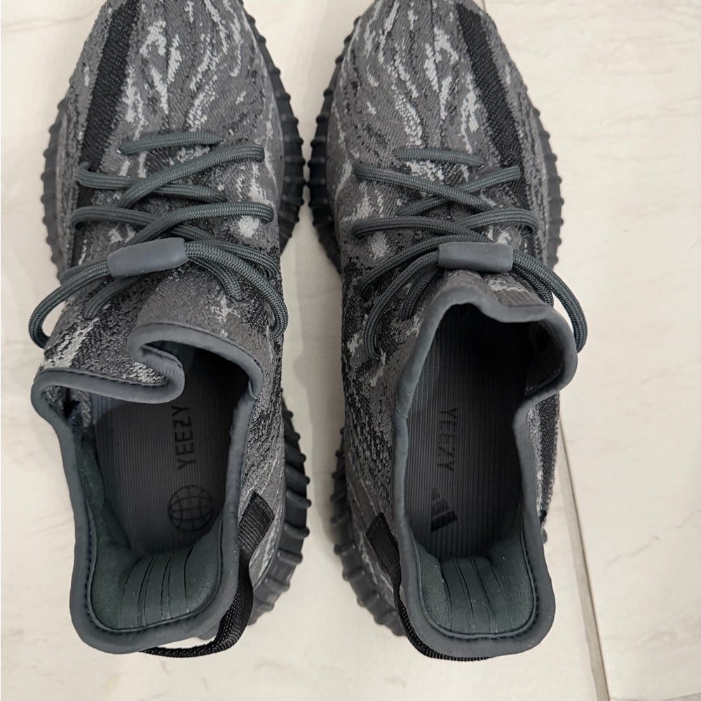 Yeezy Boost 350 v2 Slate and Black size 9.5 - Picture 3 of 7